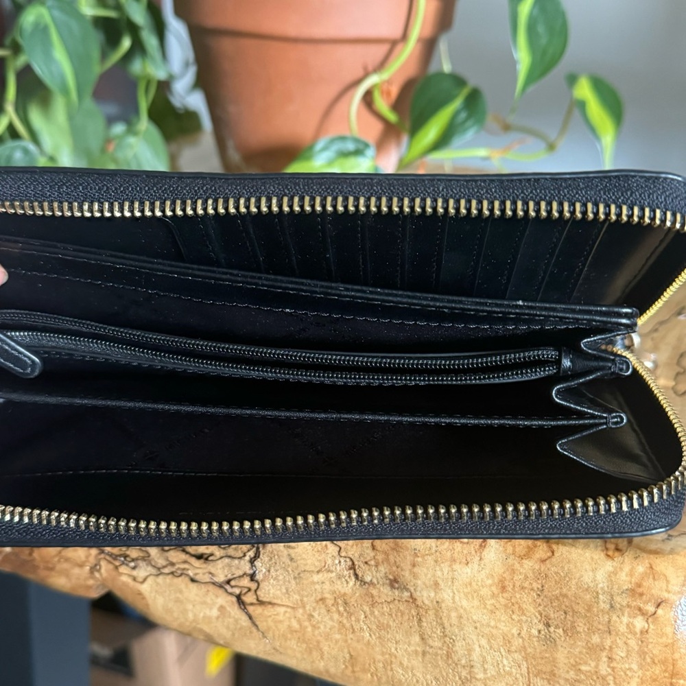Michael Kors Large Black Continental Wallet - Gold Hardware - Wristlet Strap - Picture 4 of 12